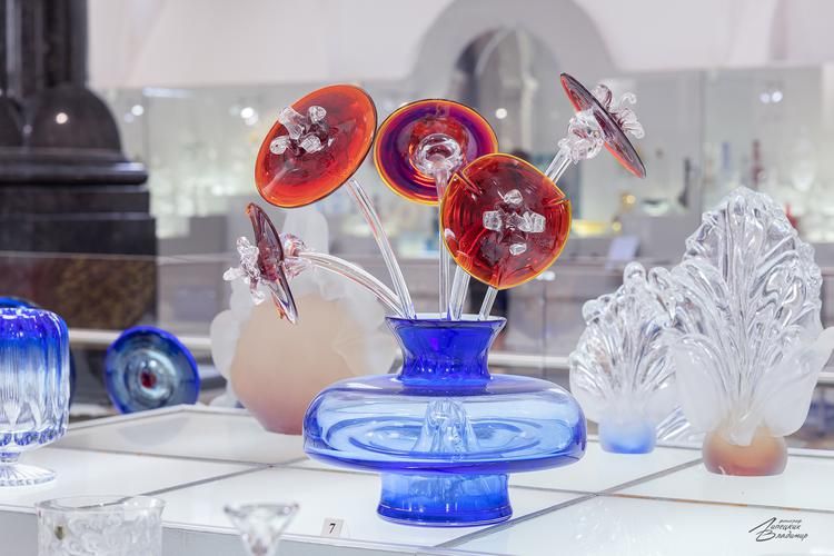 Ретропоезд для детей в гости к стеклодуву