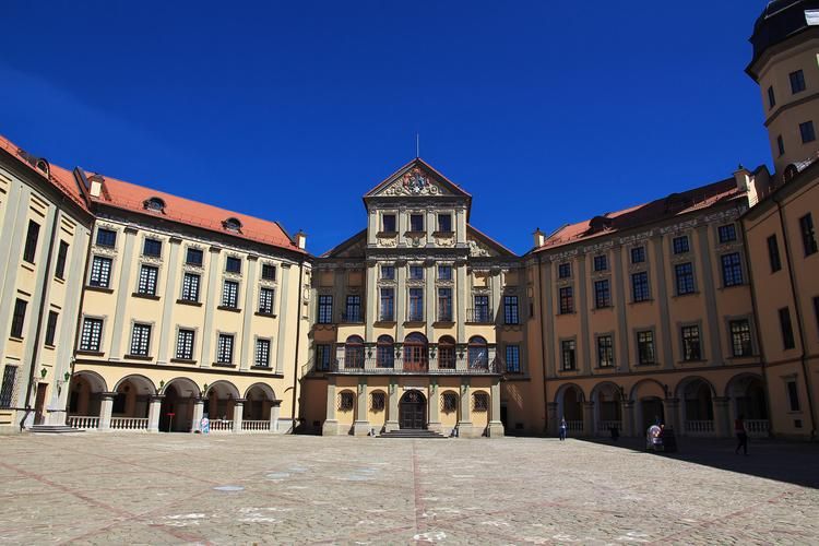 Здесь не рассказывают — вспоминают